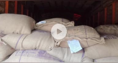 ಕೃಷ್ಣರಾಜನಗರ: ಸಿಎಂ ಸಿದ್ದರಾಮಯ್ಯ ತವರು ಜಿಲ್ಲೆಯಲ್ಲಿ ಮುಂದುವರಿದ ಪಡಿತರ ಕಾಳಸಂತೆ: ಲಾರಿ ಸಮೇತ ಪಡಿತರಕ್ಕೆ ವಶ