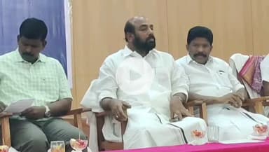 இலுப்பூர்: குடுமியான்மலை வேளாண் கல்லூரியில் மாணவர்களுக்கு லேப்டாப் வழங்கிய அமைச்சர் மெய்யநாதன் கல்லூரி முதல்வர் பேராசிரியர்கள் பங்கேற்பு