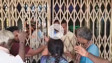 ಪಾಂಡವಪುರ: ಪಾಂಡವಪುರ ಪಟ್ಟಣದಲ್ಲಿ ಸಹಕಾರ ಸಂಘದ ಮುಂದೆ ಗ್ರಾಹಕರ ಪ್ರತಿಭಟನೆ, ಹಣ ಗುಳುಂ ಮಾಡಿದವರ ವಿರುದ್ಧ ಕ್ರಮಕ್ಕೆ ಆಗ್ರಹ