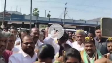 మల్యాల: కొండగట్టు అగ్ని ప్రమాద బాధిత కుటుంబాలకు చెక్కుల పంపిణీ చేసిన రాష్ట్ర సంక్షేమ శాఖ అడ్డూరి లక్ష్మణ్ కుమార్