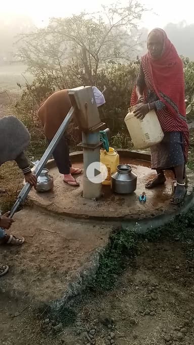 हमारे गांव भोपाली के हैंडपंप 8 दिन से बंद हे कई बार फोन लगा दिए पर कोई आ ही रहे
हमे दुर दुर कुएं से पानी लाना पढ रहा
