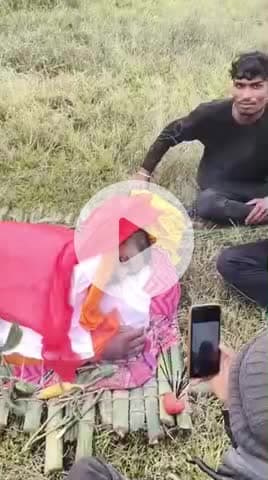 जिला परिषद प्रत्याशी खुटौना एडवोकेट सुरेन्द्र कुमार सुमन (यादव)मदद किया गया। ललमनियां लतौन्हा गांव निवासी संतोष राम को ।