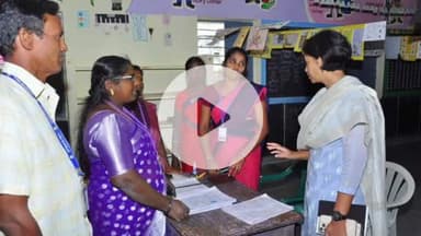 நெமிலி: நெடும்புலி அடுத்த புதுப்பேட்டை ஊராட்சி ஒன்றிய தொடக்கப் பள்ளியில் நடைபெற்ற வாக்காளர் சிறப்பு திருத்தம் முகாமினை ஆட்சியர் ஆய்வு மேற்கொண்டார்
