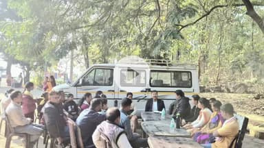 বিলাসীপাৰা ভাগ: পাগলা বাবা মন্দিৰত উপস্থিত হৈ ফুটকিবাৰী গাওঁ পঞ্চায়তৰ প্ৰতিনিধি সকলৰ হৈতে মত বিনিময় কৰে কেএচি চীফ জিবেশ ৰায়ে