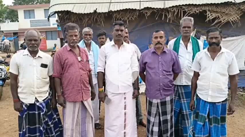 குளத்தூர்: அண்டகுளம் வேளாண் வங்கியில் விவசாயிகளுக்கு கடன் தர அதிகாரிகள் சுனக்கம் காட்டுகின்றனர் நடவடிக்கை எடுக்காவிட்டால் ஆர்ப்பாட்டம் விவசாயிகள் அறிவிப்பு
