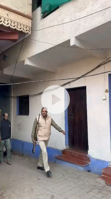 Badi ke mashhur chor inse dur raho Jahan bhi Gaye vahan se bhaga do