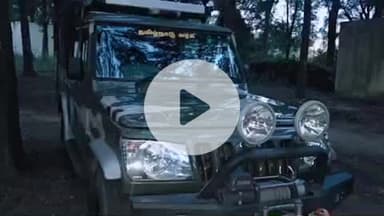 பேரணாம்பட்டு: பேர்ணாம்பட்டு சாரங்கள் வனப்பகுதியில் யானைத் தந்தத்தை விற்க முயன்ற மூன்று பேர் கைது இரண்டு யானை தந்தங்கள் பறிமுதல்