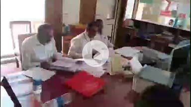 गडहिंग्लज: शिरढोण ग्रामपंचायतीत कथित आर्थिक गैरव्यवहाराची चौकशी तापली, तत्कालीन ग्रामसेवक ग्रामस्थांकडून धारेवर