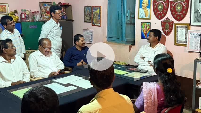 ಸಿದ್ಧಾಪುರ: ಸಿದ್ದಾಪುರ ತಾಲೂಕಿನ ಹುಸೂರಿನ ಸರಕಾರಿ ಶಾಲೆಯ ಅಮೃತ ಮಹೋತ್ಸವ ಸಂಭ್ರಮಾಚರಣೆಯ ಬಗ್ಗೆ ಶಾಸಕ ಭೀಮಣ್ಣ ನಾಯ್ಕ ಅಧ್ಯಕ್ಷತೆಯಲ್ಲಿ ಪೂರ್ವಭಾವಿ ಸಭೆ