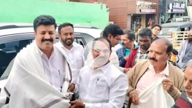 குந்தா: மஞ்சூர் அருகே இரு அணி வீரர்களுக்கு விளையாட்டு உபகரணங்களை வழங்கி உற்சாகப்படுத்திய நீலகிரி மாவட்ட அதிமுக கழக செயலாளர்