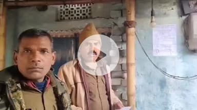 परसौनी: परसौनी में पुलिस ने बैंड-बाजे के साथ दी दबिश, हत्याकांड के अभियुक्त के घर चस्पा किया इश्तिहार