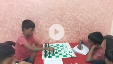 துறையூர்: SSS அகாடமி சதுரங்க பயிற்சி போட்டியில் துவங்கின வீரர் வீராங்கனைகள் மாணவ மாணவிகள் ஆர்வத்துடன் பங்கேற்று வருகின்றனர்