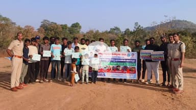 తాడ్వాయి: రోడ్డు భద్రత మాసోత్సవాలలో భాగంగా విద్యార్థులతో భారీ ర్యాలీ, యువత రహదారి భద్రతపై పూర్తి అవగాహన కలిగి ఉండాలి : మధుకర్