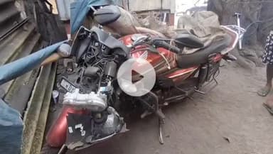 জামুরিয়া: রাজবাড়ির বাবুপাড়া এলাকার বাসিন্দা সুকুমার বন্দ্যোপাধ্যায় গতকাল গভীর রাতে এক মর্মান্তিক সড়ক দুর্ঘটনায় প্রাণ হারান