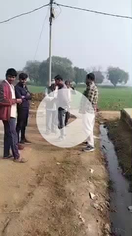 ग्राम पंचायत सिम्हारा मै पंचायत घर के सामने गांव के गंदे पानी से सड़क नाले मै तब्दील प्रशासन लापरवाह #आजतक