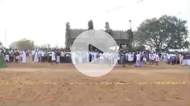 மோகனூர்: ஊனாங்கல்பட்டியில் மாடு பூ தாண்டும் விழாவில் ஏராளமானோர் பங்கேற்றனர்