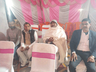 छोटू कुशवाहा ग्राम दुल्हिंगज के रिसेप्शन समारोह में शामिल होकर नव दाम्पत्य जीवन की खुशहाल रहने , उज्जवल भविष्य की कामना किया।
साथ में बिरेंद्र सिंह,सुबास यादव सहित परिवार के लोग मौजूद थे ।

भाई दिनेश पूर्व विधायक जगदीशपुर भोजपुर