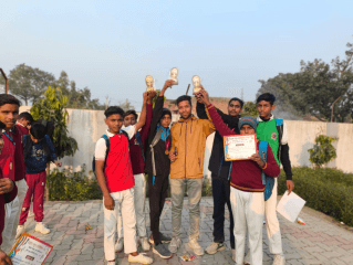 फरीदपुर के भूता मे आयोजित ब्लॉक स्तरीय खेलकूद प्रतियोगिता 2024 में बॉलीवाल गेम में सभी स्कूलों को पछाड़ कर डिफेंस कॉन्वेंट स्कूल ढकनी फरीदपुर प्रथम विजेता बना 100 मीटर रेस,200 मीटर रेस, तथा लंबी कूद में विद्यालय ने दिृतीय स्थान प्राप्त किया