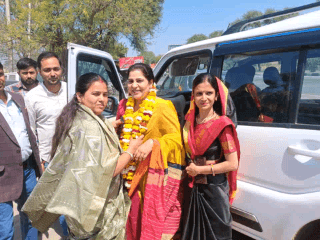 धौलपुर विधानसभा प्रभारी हुकुम मीणा जी जिला अध्यक्ष साकेत बिहारी जी के साथ कांग्रेस कार्यकर्ताओं और पदाधिकारियों और पार्षदों की संगठनात्मक मीटिंग में महिला कांग्रेस की सक्रिय भागीदारी के साथ आगामी चुनावो को लेकर विस्तृत चर्चा की