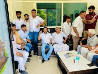 मास्टर श्यौराज सिंह राष्ट्रीय अध्यक्ष भारतीय किसान यूनियन लोकशक्ति के निवास पर मीटिंग कर रबूपुरा बिजली घर पर 9-2-2025 से अनिश्चितकालीन धरना प्रदर्शन शुरू करने का फैसला लिया गया।