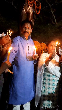 मेदिनीनगर पलामू बाबा साहब के जयंती पर कैंडल मार्च कर 6 पौंड का केक काटकर सभी को बधाइयां दी गई हैप्पी बर्थडे बाबा साहब