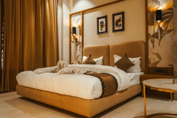 खुरई में बायपास रोड पर  ड्रीम रिजॉर्ट में सर्व सुविधायुक्त डीलक्स एसी रूम उपलब्ध है