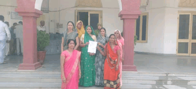 आज सर्किट हाउस में जनसुनवाई के दौरान धौलपुर करौली सांसद भजनलाल जाटव जी को लंबे समय से दूषित पानी की सप्लाई को लेकर चुरामन की बगिया कायस्थपाड़ा की महिलाओं ने सांसद महोदय  जी से मिलकर उन्हें ज्ञापन दिया