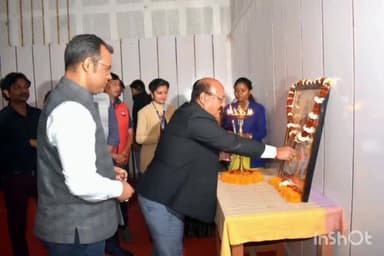 अंबिकापुर: भारत निर्वाचन आयोग के निर्देशानुसार बुधवार को मनाया गया राष्ट्रीय मतदाता दिवस, जिला एवं सत्र न्यायाधीश हुए शामिल