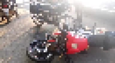 सिंगरौली: देवसर मुख्य मार्ग पर तेज रफ्तार बाइक सवार अनियंत्रित होकर गिरा, आई चोट