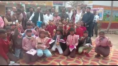 गोरखपुर: उप्र स्थापना दिवस के कार्यक्रम की श्रृंखला में मिर्जापुर में स्वास्थ्य विभाग ने स्कूली बच्चों को किया जागरूक