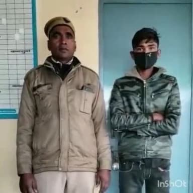 हापुड़: गांव सुल्तानपुर मार्ग से पुलिस ने चोरी की घटना में फरार चल रहे 1 अभियुक्त को किया गिरफ्तार, 2 फैन बेल्ट व 1 चाकू बरामद