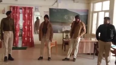 राजगीर: धामर गांव के पास पुलिस ने छापेमारी कर 2 लीटर देसी शराब के साथ एक महिला को किया गिरफ्तार, भेजा जेल