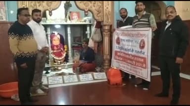 शाजापुर: जिला मुख्यालय में लैब टेक्नीशियनों ने विरोध प्रदर्शन करते हुए सरकार की सद्बुद्धि के लिए हनुमान जी को सौंपा ज्ञापन