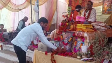 जिला पंचायत क्षेत्र के ग्राम - भरदा में निषाद परिवार द्वारा आयोजित भागवत कथा में सम्मिलित होकर व्यासपीठ का लिया आशीर्वाद।