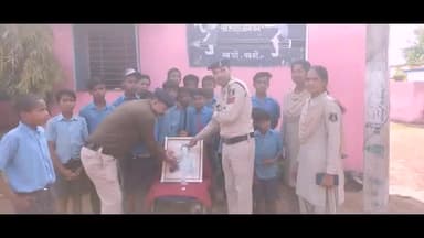 बेमेतरा: बेमेतरा पुलिस द्वारा कुसमी पहुंचकर जिले के शहीदों के परिवारों को शॉल एवं श्रीफल देकर किया गया सम्मानित
