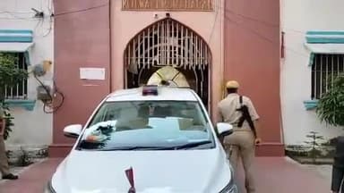 मुरादाबाद: बालाजी मंदिर तिराहे के पास वाहन चेकिंग के दौरान पुलिस ने 2 लोगों को चोरी की बाइक के साथ किया गिरफ्तार, CO ने किया खुलासा