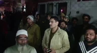 मेरठ: मजीद नगर गड्ढे वाली मस्जिद में खाना बनाते समय रसोई गैस सिलेंडर में लगी भीषण आग, दमकल विभाग ने पाया आग पर काबू