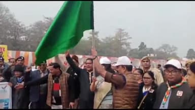 रायबरेली: जीआईसी के मैदान में डीएम ने सभी को राष्ट्रीय मतदाता दिवस पर दिलाई शपथ, हरी झंडी दिखाकर रैली को किया रवाना