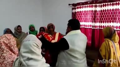 हसनपुर: अमरोहा बस स्टैंड के पास क्षेत्रीय विधायक ने अपने कैंप कार्यालय पर विधवा महिलाओं के बीच कंबल का वितरण किया