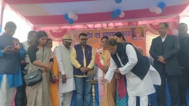 बरकट्ठा: बरकट्ठा प्रखंड परिसर के समीप कर्पूरी ठाकुर जयंती कार्यक्रम में विधायक अमित यादव हुए शामिल