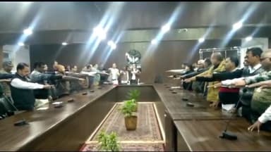 ज्ञानपुर: सरपतहां कलेक्ट्रेट सभागार में आज राष्ट्रीय मतदाता दिवस के अवसर पर शपथ ग्रहण समारोह का हुआ आयोजन