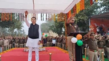 मुरादाबाद: पुलिस लाइन में 26 जनवरी के मौके पर कैबिनेट मंत्री सहित एएसपी ने सभी पुलिस कर्मियों को सड़क सुरक्षा को लेकर दिलाई शपथ