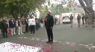 भदोही: 74वें गणतंत्र दिवस के पर्व पर जिलाधिकारी ने कैंप ऑफिस में किया ध्वजारोहण व पौधारोपण