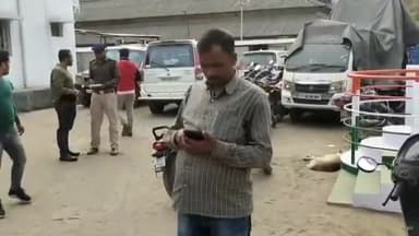 देवघर: धनगोर मोहल्ले में जमीन माफियाओं ने घर पर किया कब्जा, पीड़ित ने थाने में दर्ज कराया मामला