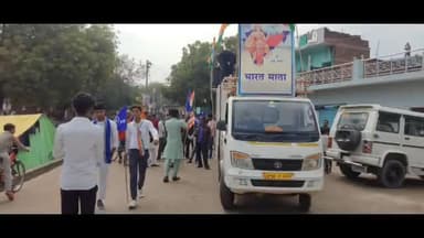 हमीरपुर: सुमेरपुर कस्बे में गणतंत्र दिवस के मौके पर निकाली गई तिरंगा यात्रा