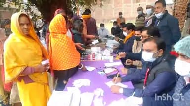 डुमरांव: डुमरांव सफाखाना रोड स्थित दलित बस्ती में स्वास्थ्य विभाग ने लगाया स्वास्थ्य शिविर, नि: शुल्क दवा का किया वितरण