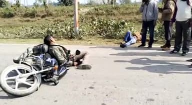 महसी: बनगांव पुल के पास अनियंत्रित हुई बाइक, दो लोग गिरकर हुए गंभीर रूप से चोटिल