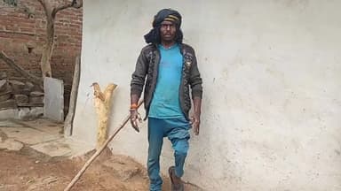 नागौद: सखौहा गाँव निवासी दिव्यांग को नही मिला पेंशन समेत अन्य योजनाओं का लाभ ऐसा आरोप दिव्यांग का