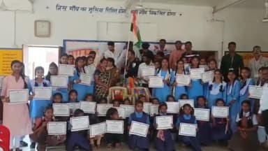 पामगढ़: ग्राम लोहरसी में राष्ट्रीय मानवाधिकार एवं अपराध नियंत्रण ब्यूरो के ब्लॉक अध्यक्ष विष्णु अवतार ने किया ध्वजारोहण