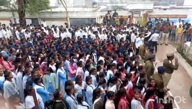 घुवारा: शासकीय हाई सेकेंडरी स्कूल भगवाँ में गणतंत्र दिवस के अवसर पर किया गया ध्वजारोहण